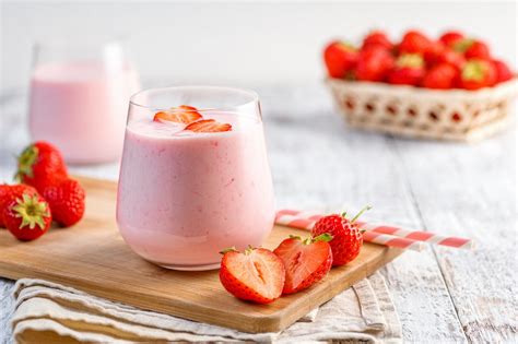 Strawberry Yogurt Protein Smoothie The Leaf