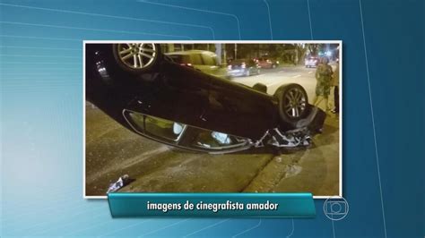 Carro Bate Em Outro Ve Culo E Capota Tr S Vezes No Centro Do Recife