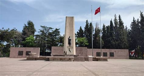 Türkiye Cumhuriyetinin Kurucusu Mustafa Kemal Atatürkün Anısına