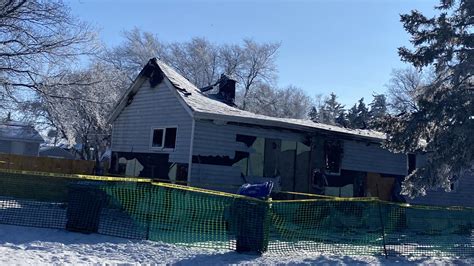 Cinq Personnes Dont Trois Enfants Meurent Dans Un Incendie à Davidson Radio Canada