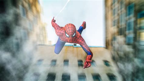 Spiderman Falling From Building Cosplay Wallpaper,HD Superheroes Wallpapers,4k Wallpapers,Images ...