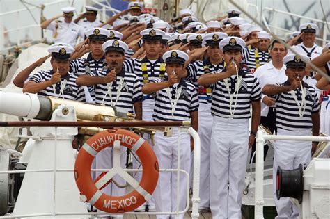 Ceremonia de zarpe del buque escuela velero armado Cuauhtémoc al