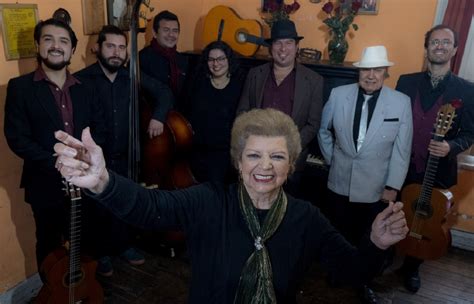 A sus 90 años la cantautora Lucy Briceño lanza su primer disco solista