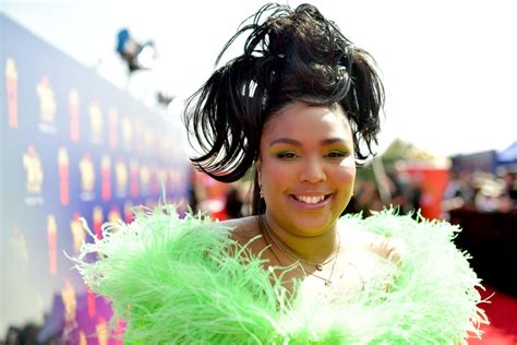 Lizzo's Best Beauty Looks | POPSUGAR Beauty