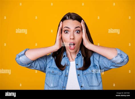 Photo Of Attractive Crazy Shocked Stupor Lady Arms Touch Head Temples Open Mouth Listen Awful