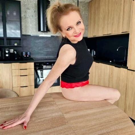 Mature Lady Having Fun Outside Amateur Amateur Porn Feat Misses Jenny By FapHouse XHamster