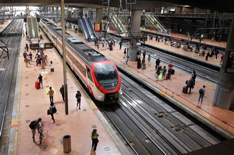 Una avería en Atocha provoca retenciones en ocho líneas de Cercanías