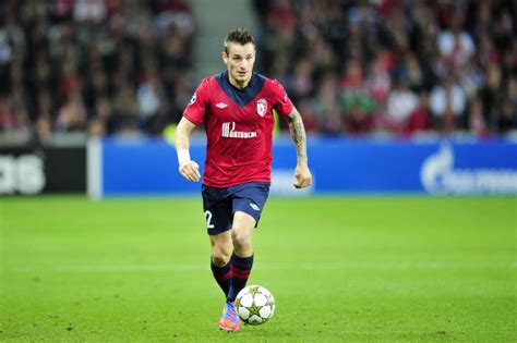 Du LOSC à l ASSE l évolution du salaire de Mathieu Debuchy en carrière