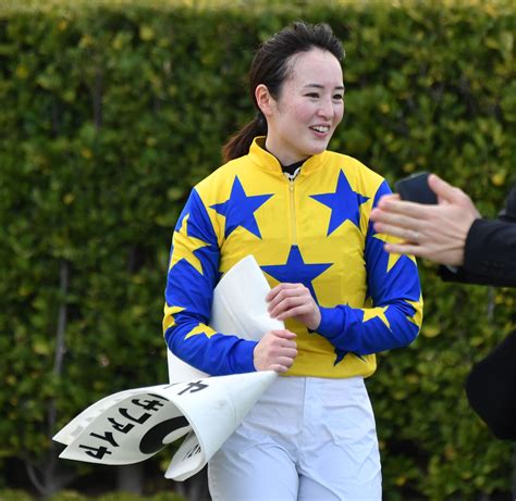 菜七子の今年初勝利はド派手な8馬身差圧勝！「すごく時間がかかってしまって苦しかった」次の勝利に向け気合（東スポ競馬）｜dメニューニュース