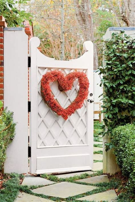 Inspiring Outdoor Valentine Decor Ideas That You Definitely Like 07