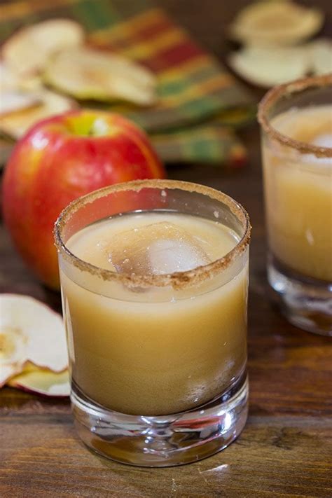 Caramel Apple Cocktail | Tasty bourbon cocktail...perfect for Fall ...