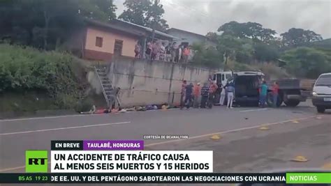 Un Accidente De Tráfico Causa Al Menos Seis Muertos Y 15 Heridos En