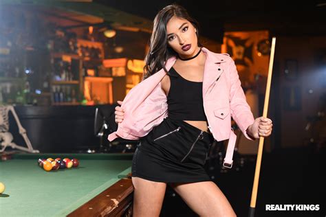 Emily Willis Porn Pic