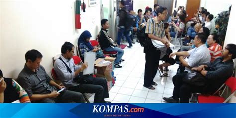 Wajib Pajak Yang Ikut Tax Amnesty Di Kpp Sunter Antre Sejak Pagi