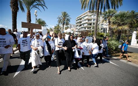 Nice Pr S De Personnes Une Marche Blanche Pour Zied Tu Par La