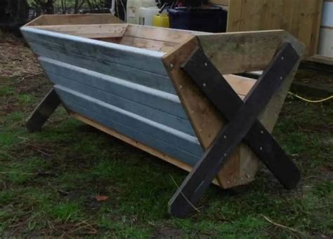 Incredible And Accessible Homemade Hay Feeder From Pallets Diy Projects For Everyone