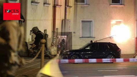 Video zeigt wie SEK Wohnung stürmt plötzlich explodieren