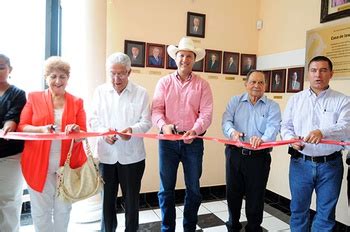 Piedras Negras Inaugura alcalde galería fotográfica de ex Presidentes