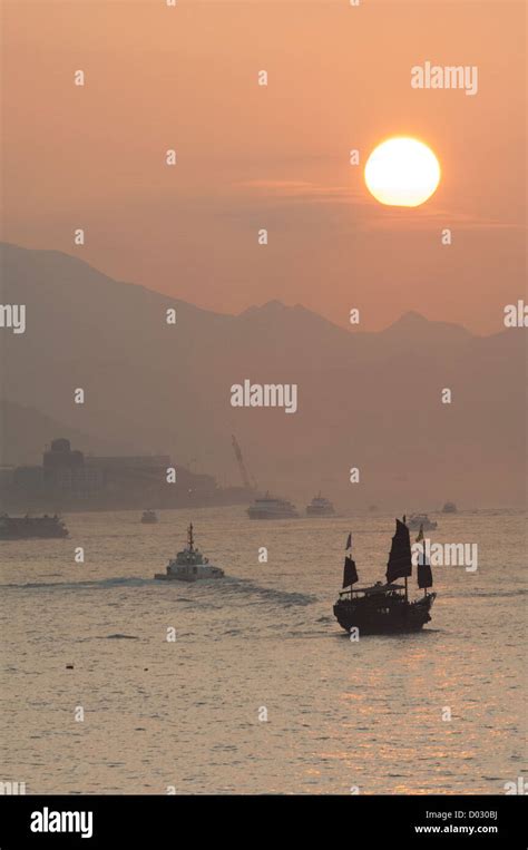 Honk Kong Junk Boat Hi Res Stock Photography And Images Alamy