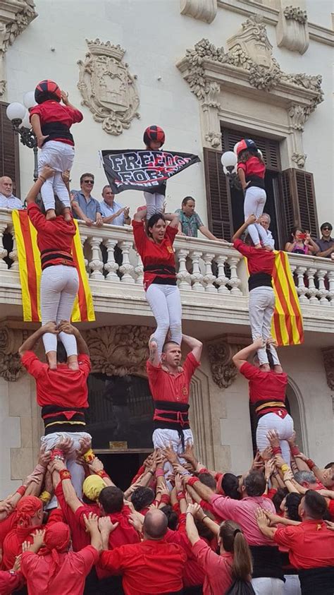 Revista Castells On Twitter Els Xicots Acomiaden Aquesta Tarda Una