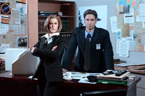 The X Files Special Agents Mulder And Scully Fbi Office Diorama