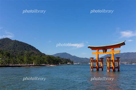 【広島県】安芸の宮島 厳島神社の海に浮かぶ鳥居 写真素材 2814730 フォトライブラリー Photolibrary