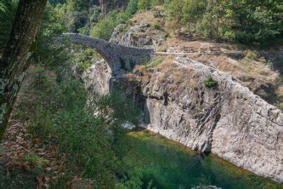 A Pont Du Diable Ou A Ponte Do Diabo Uma Ponte Romana Que Atravessa