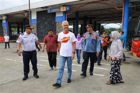 Ganjar Pantau Arus Mudik Di Terminal Bawen Antara News