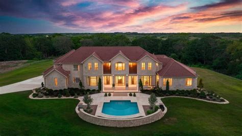 Discover Massive $3 Million Willie Nelson House In Spicewood, TX ...