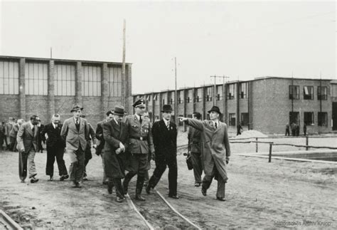 Besuch Im Bertha Werk Werksleiter Hans Girod Informiert Alfis Krupp