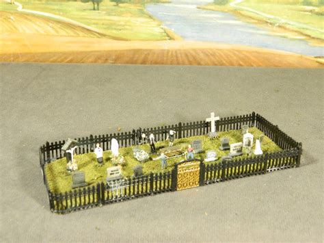 N Scale Built Model Building Cemetery Graveyard With Tombstones