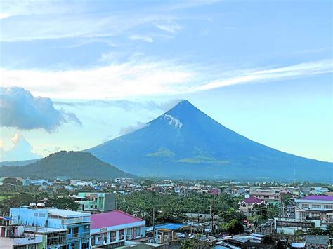 Phivolcs alert: Mayon Volcano’s lava dome ‘slowly growing’ | Inquirer News