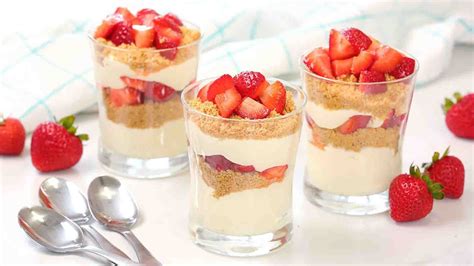 No Bake Strawberry Cheesecake Parfaits Recipe