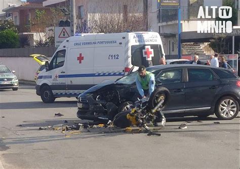 Violenta colisão entre motociclo e carro faz um ferido grave