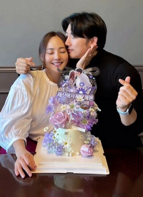 元「ses」ユジン、夫キ・テヨンの“ロマンチック・キス” 家族と幸せな43歳の誕生日を公開 エンタメ 写真 Goo ニュース