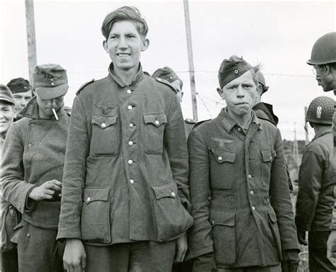 German Pows Captured During The Normandy Campaign 1944 R