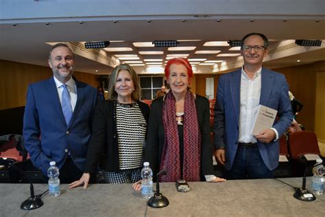 Es importante que la mirada femenina esté en el relato bélico y en los