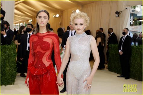 Photo Julia Garner Ella Emhoff Arrive Together Met Gala 24 Photo