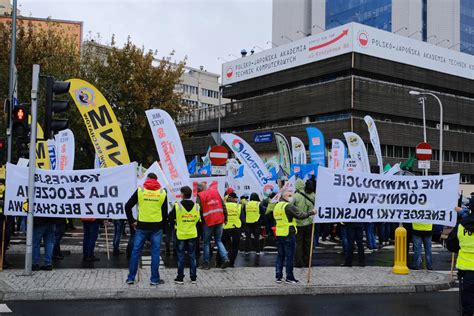 Warszawa Protest G Rnik W Przed Siedzib Pis Stop Likwidacji Miejsc