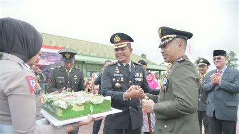 Surprise Kapolres Bener Meriah Berikan Kue Ulang Tahun Di Acara HUT Ke