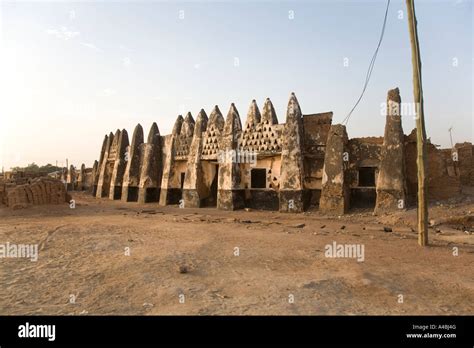 The Palace Of The Wa Na Fallen Into Disrepair 2007 Wa In Ghana Stock