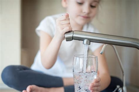 Per I Bambini Meglio Acqua Del Rubinetto O In Bottiglia I Pro E I