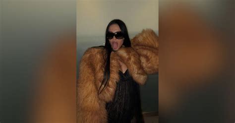 Amelia Gray Hamlin Poses Topless In Shocking Near Naked Selfie Photo