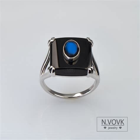 Кольцо с лунным камнем инкрустация в оникс золото NVOVK jewelry цена в ...