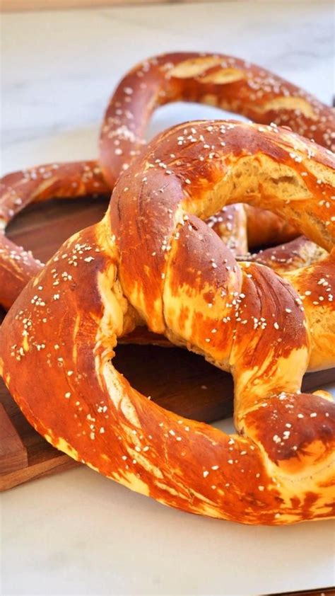 Easy Giant Bavarian Pretzels Laugenbrezels Soft Pretzels [video