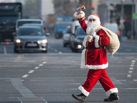 Warum Erwachsene Wieder An Den Weihnachtsmann Glauben Sollten Schlaflos