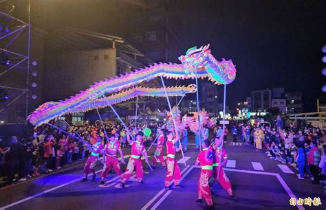 暴龍打頭陣！苗栗火旁龍「民俗踩街」 23支隊伍接力演出嗨翻 生活 自由時報電子報