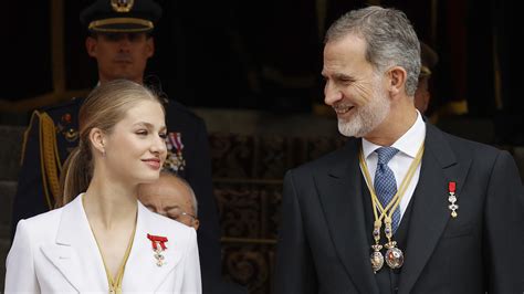 La Bonita Complicidad Del Rey Felipe Y La Princesa Leonor En El Brindis