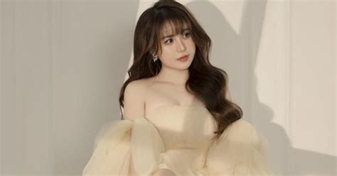 Cô gái vùng biển nỗ lực trở thành idol hot TikTok Live