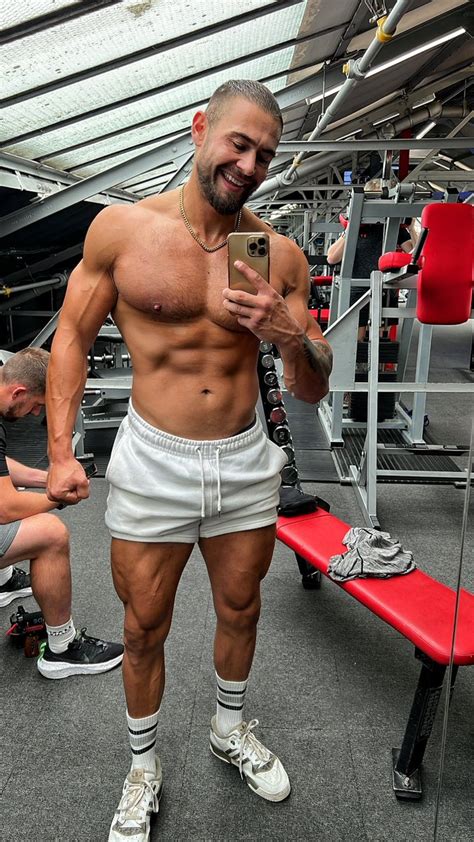 Hot Dudes Good Mood On Twitter RT JamesATkhan